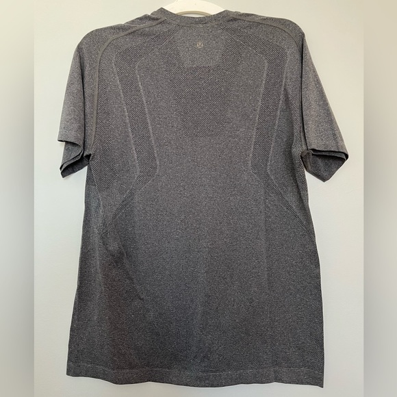 44. Lululemon Metal Vent Tech Short Sleeve - Picture 11 of 16